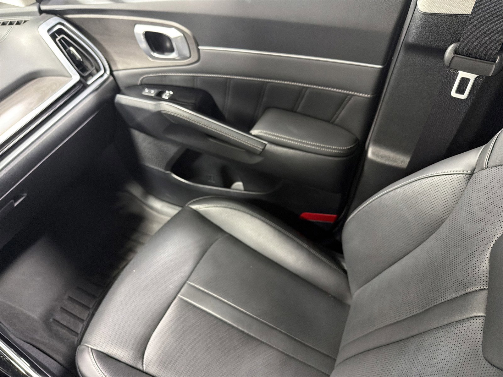 Used 2025 Kia Sorento SX image 15