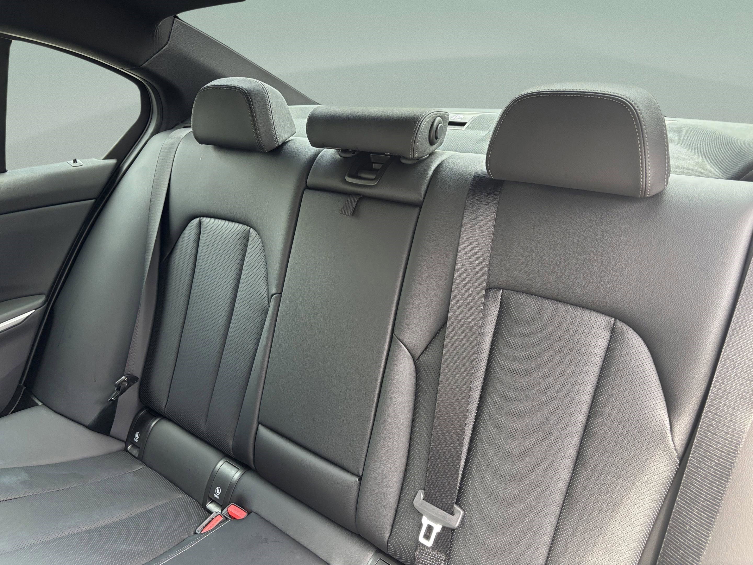 Used 2025 BMW 330i xDrive Sedan image 30