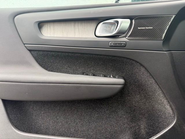 Used 2023 Volvo XC40 B5 Ultimate w/ Protection Package Premier image 12