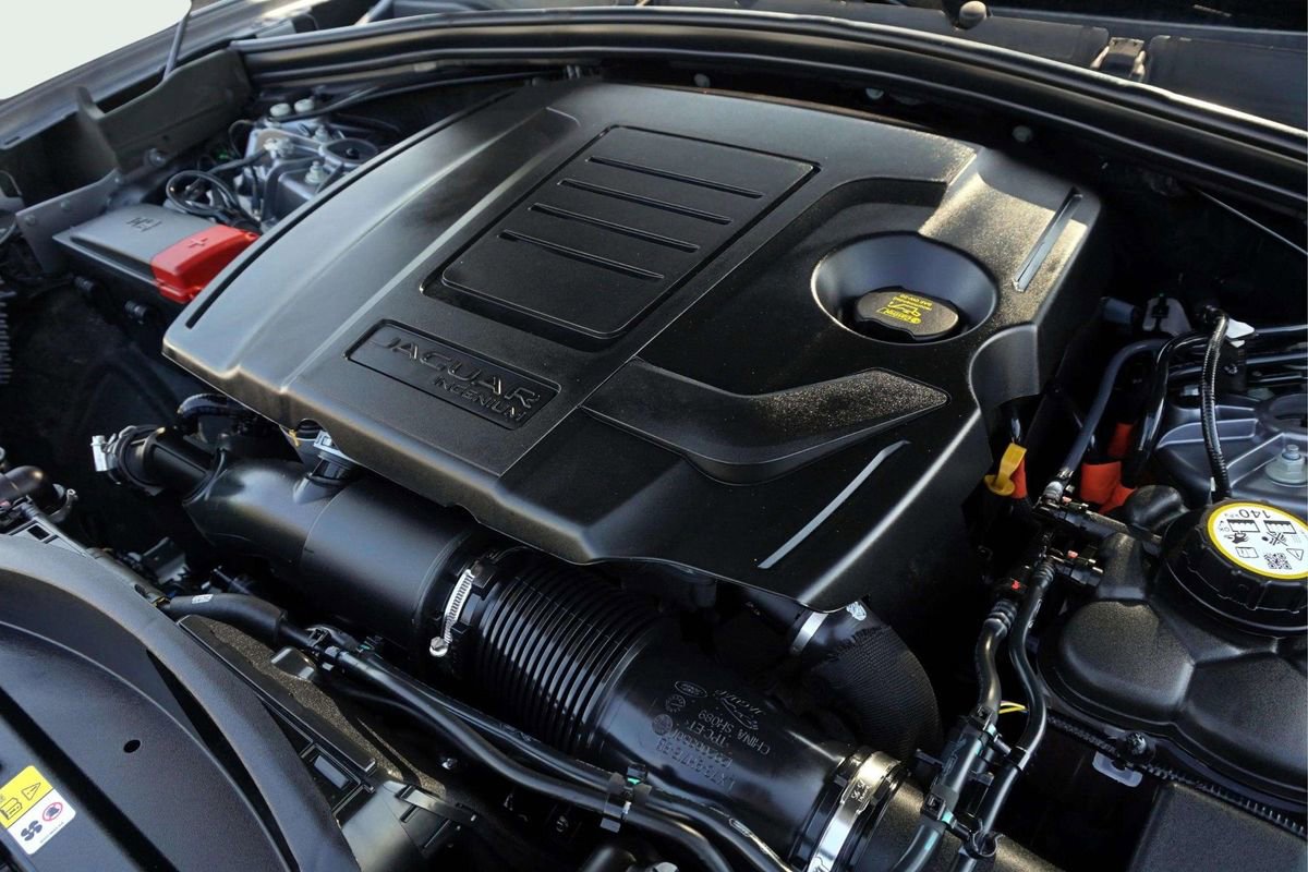 Used 2024 Jaguar F-PACE R-Dynamic S image 12