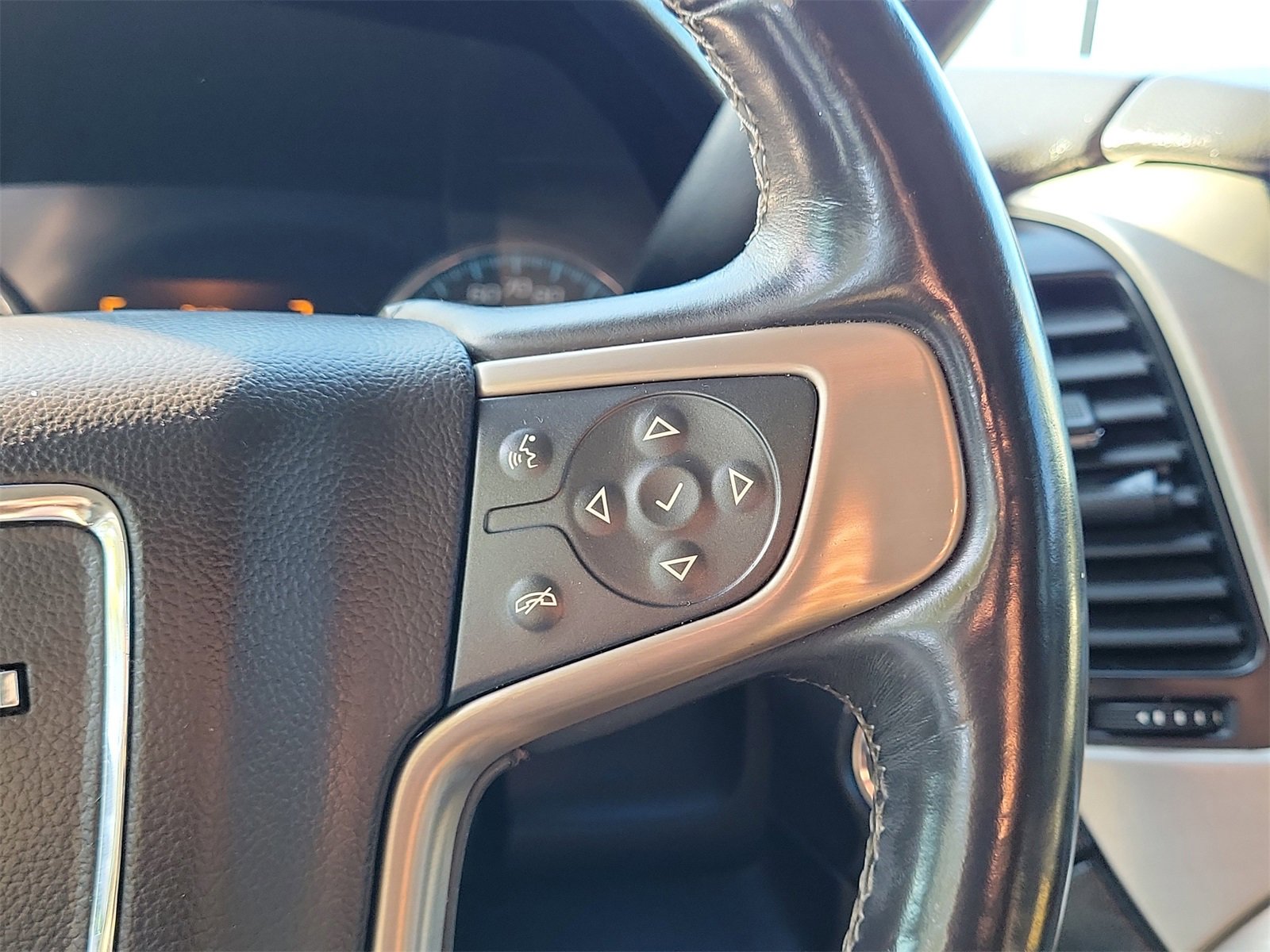 Used 2017 GMC Yukon Denali w/ Open Road Package image 19