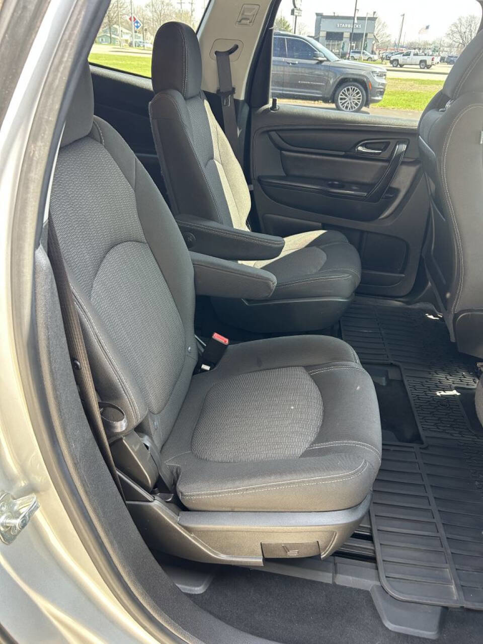 Used 2017 Chevrolet Traverse LT w/ Traveler's Package image 24