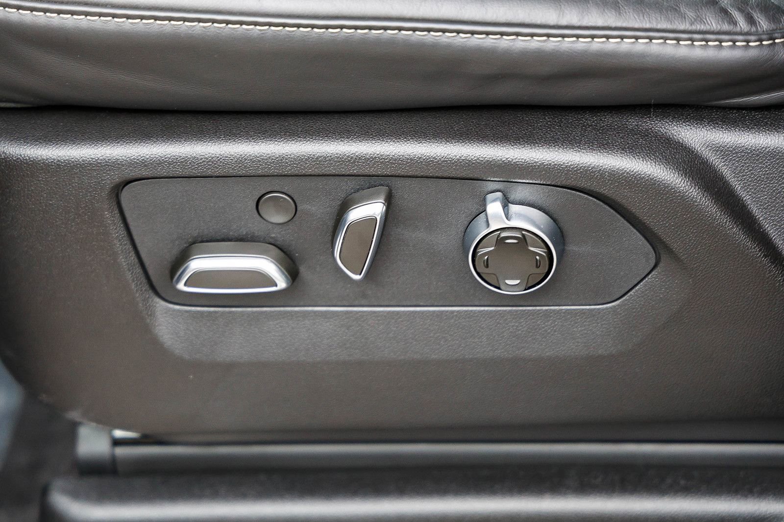 Used 2025 Cadillac Escalade V image 23