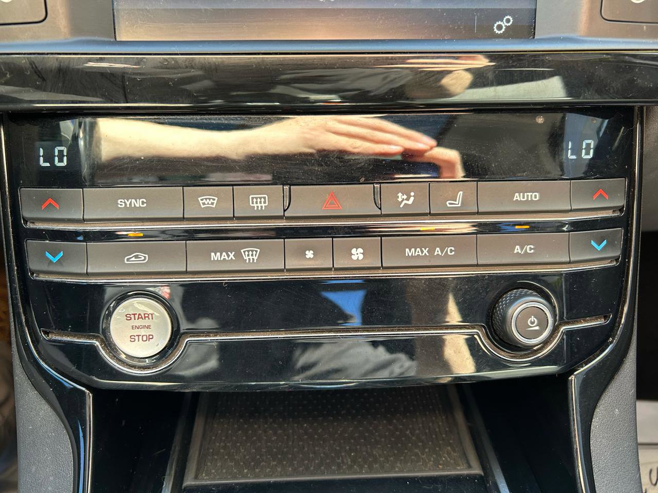 Used 2018 Jaguar XE image 28