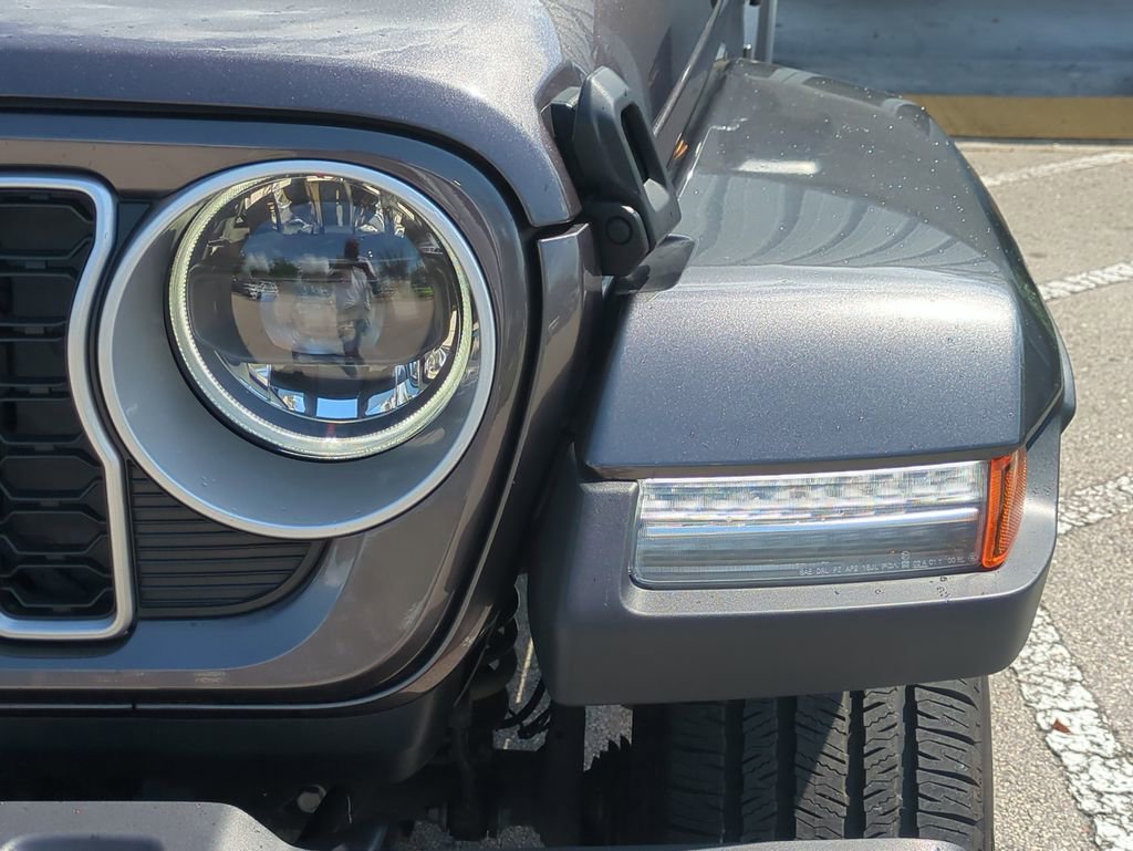 Used 2025 Jeep Wrangler Sahara 4xe image 11