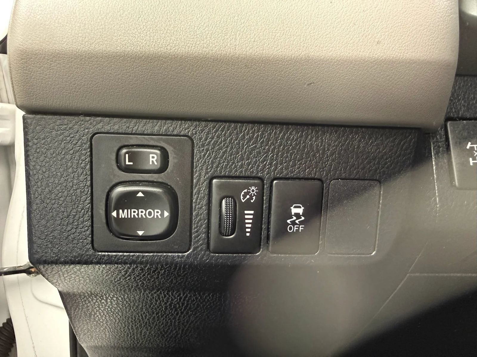 Used 2013 Toyota RAV4 LE AWD/4WD image 29