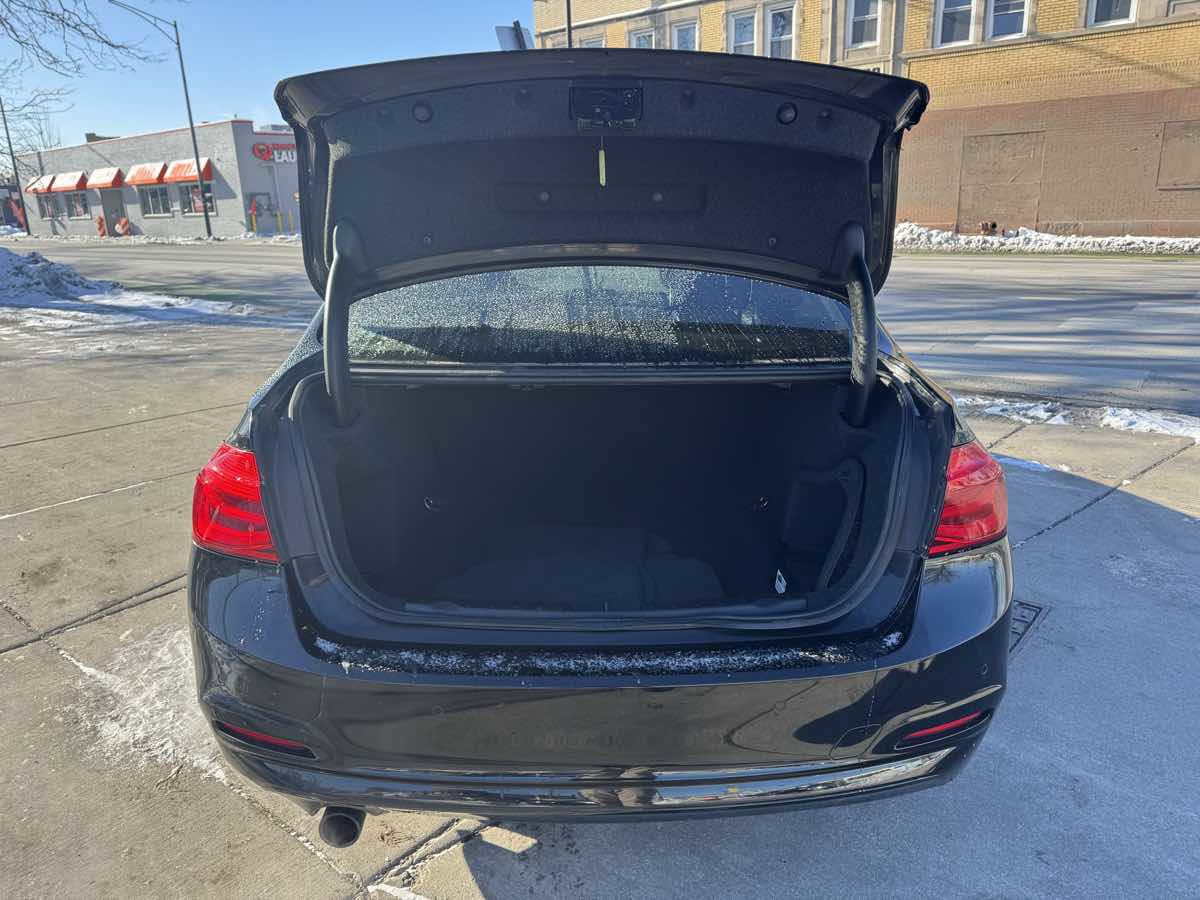 Used 2016 BMW 320i Sedan RWD image 18