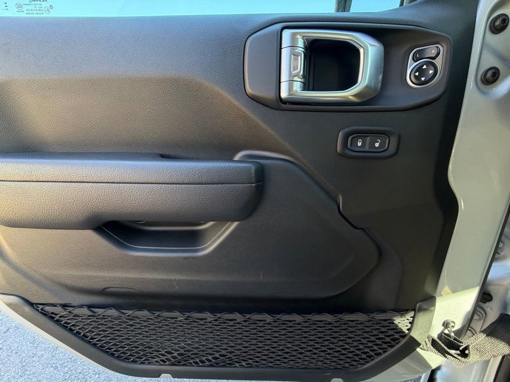 Certified 2024 Jeep Wrangler Unlimited Rubicon w/ Technology Group image 31