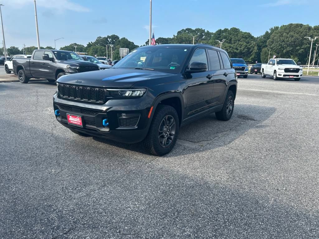 New 2024 Jeep Grand Cherokee Trailhawk w/ Luxury Tech Group III AWD/4WD image 2