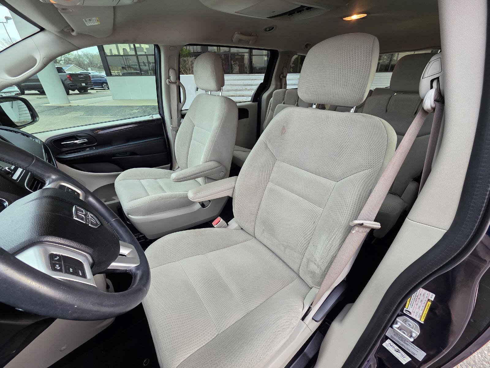 Used 2017 Dodge Grand Caravan SE w/ Power Window Group image 31
