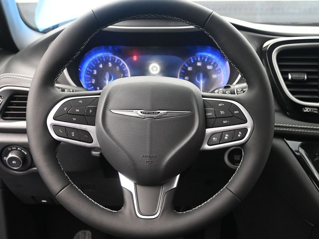New 2026 Chrysler Pacifica Select image 28