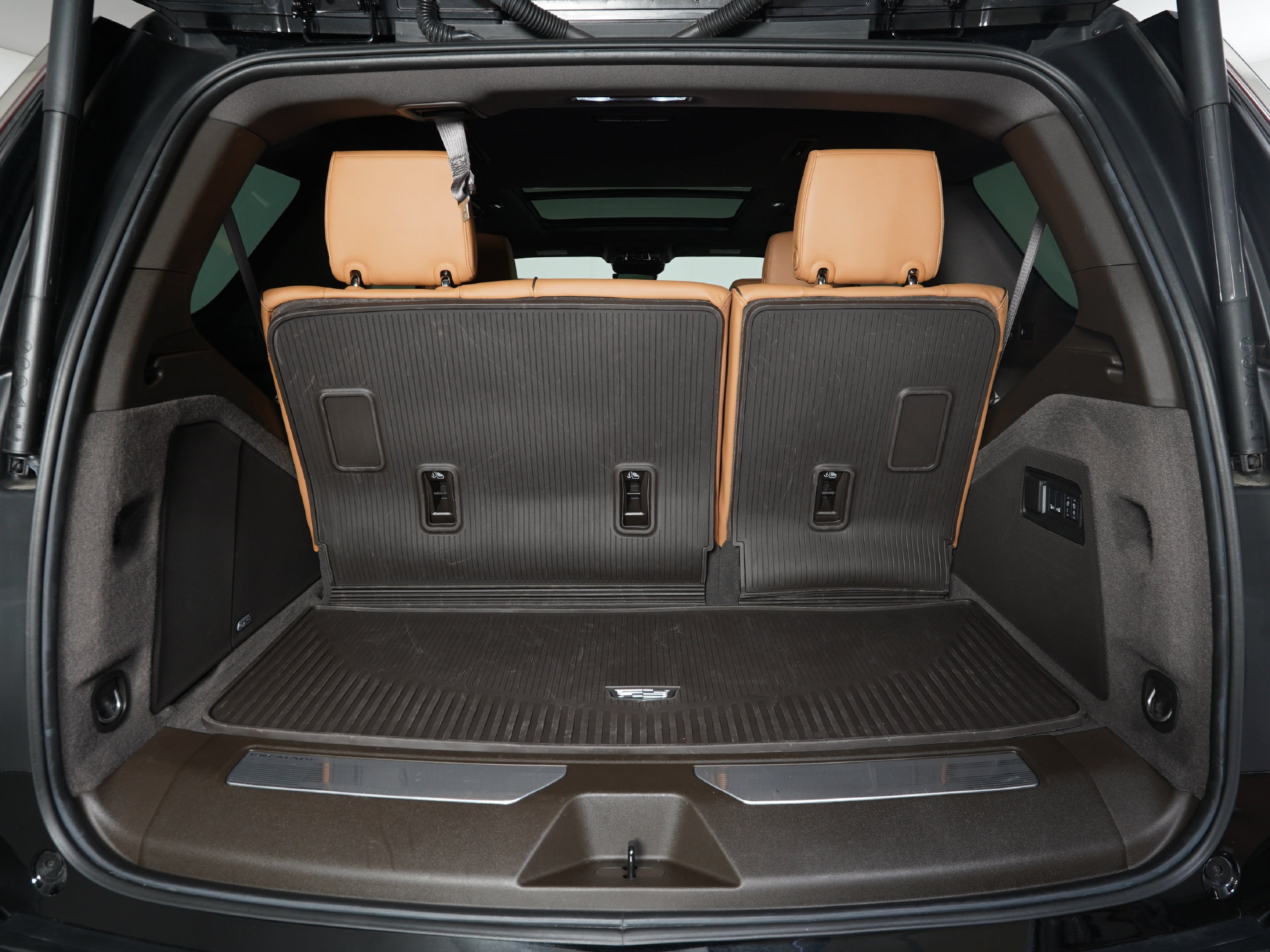 Used 2025 Cadillac Escalade Premium Luxury w/ LPO, Floor Liner Package AWD/4WD image 11