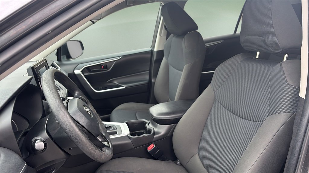 Used 2022 Toyota RAV4 LE image 14