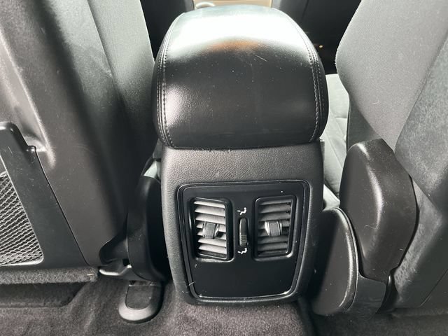 Used 2016 Jeep Grand Cherokee Laredo AWD/4WD image 23