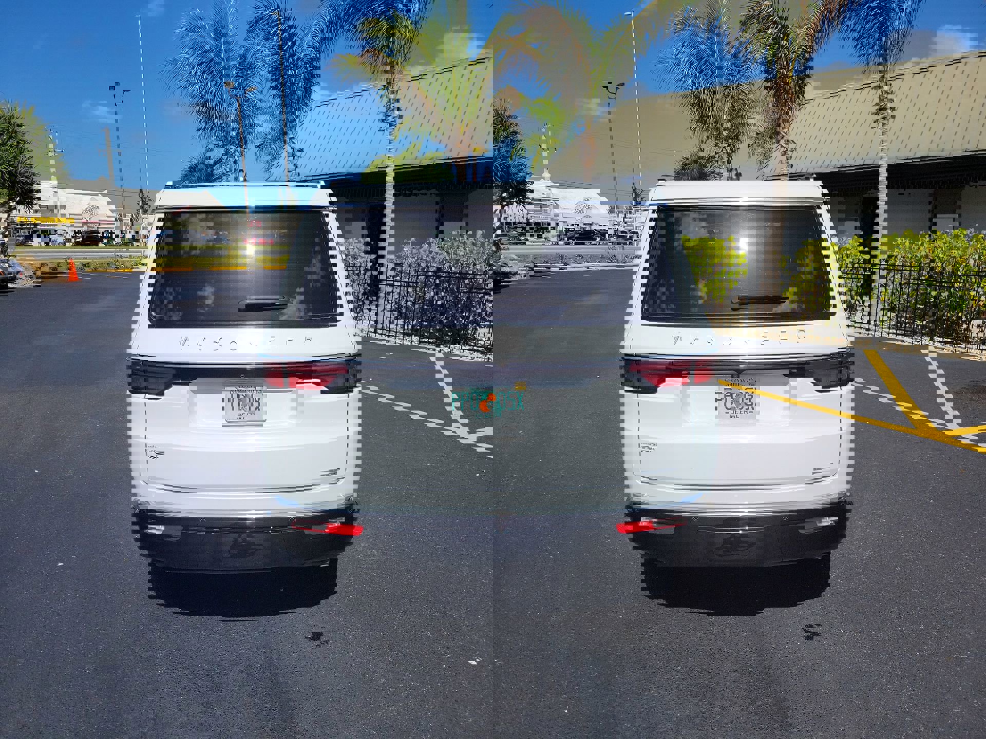 Used 2024 Jeep Wagoneer Series III AWD/4WD image 7