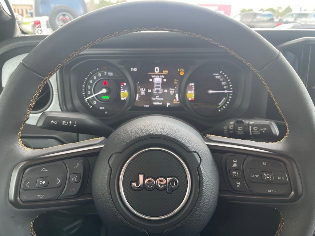 Used 2024 Jeep Wrangler Unlimited w/ Convenience Group AWD/4WD image 20
