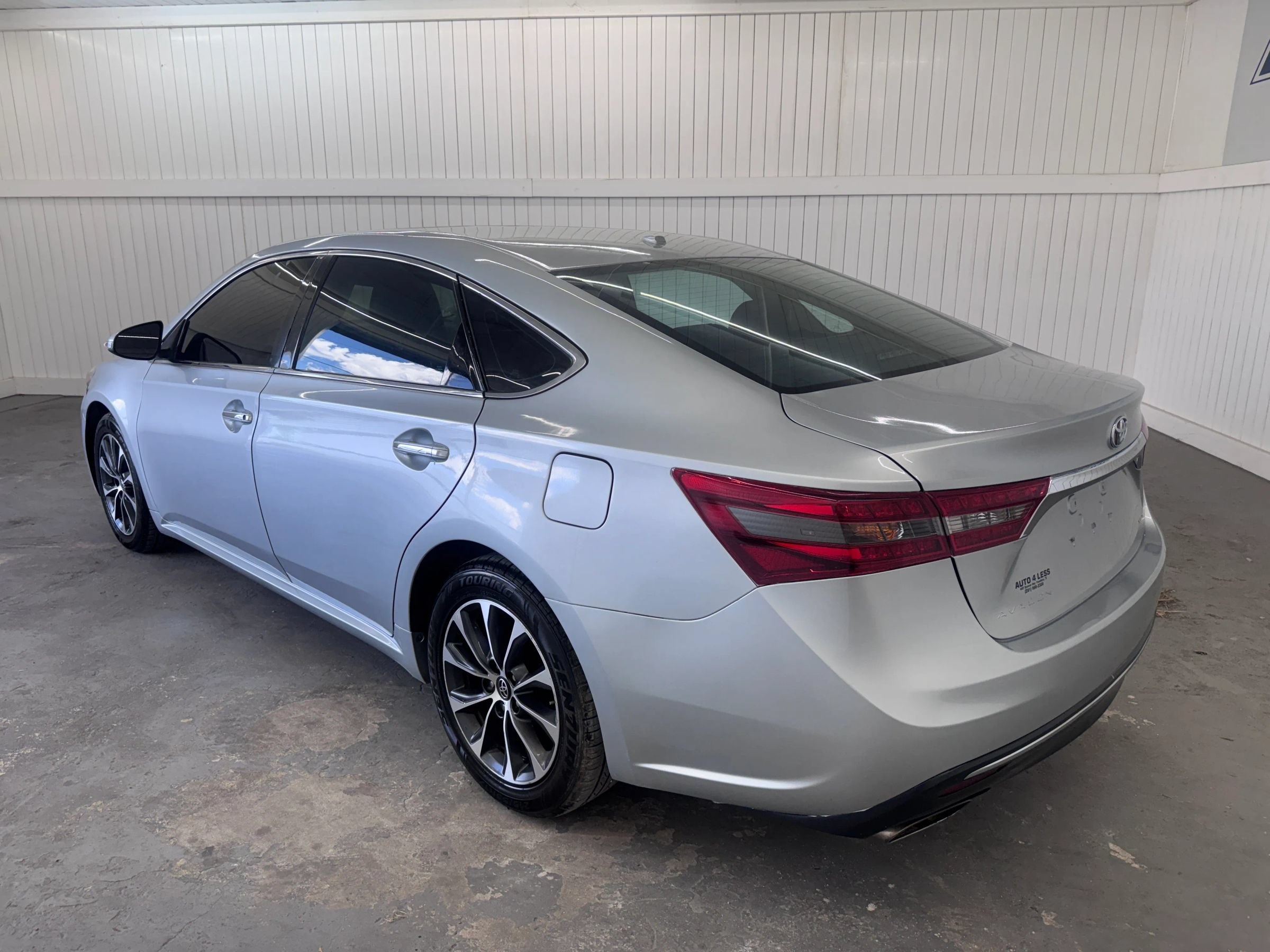 Used 2016 Toyota Avalon XLE FWD image 7