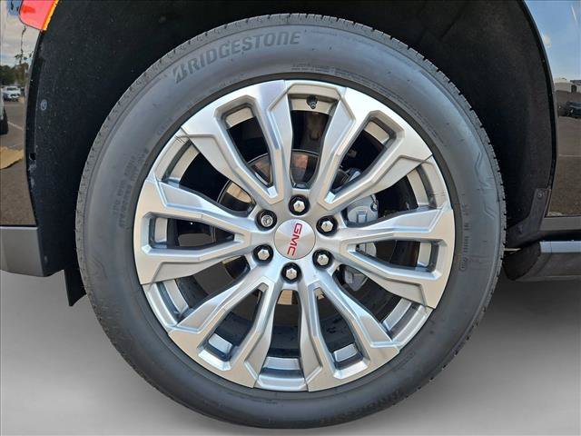 Used 2022 GMC Yukon Denali w/ Advanced Technology Package AWD/4WD image 24