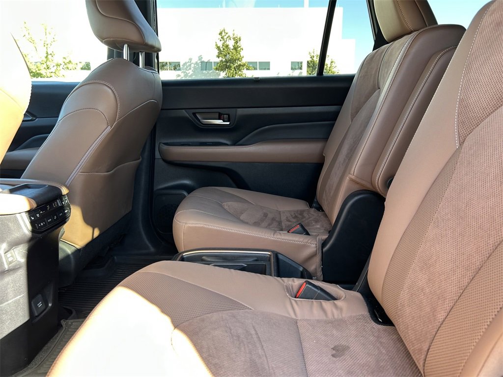 Used 2024 Toyota Grand Highlander AWD Hybrid image 17