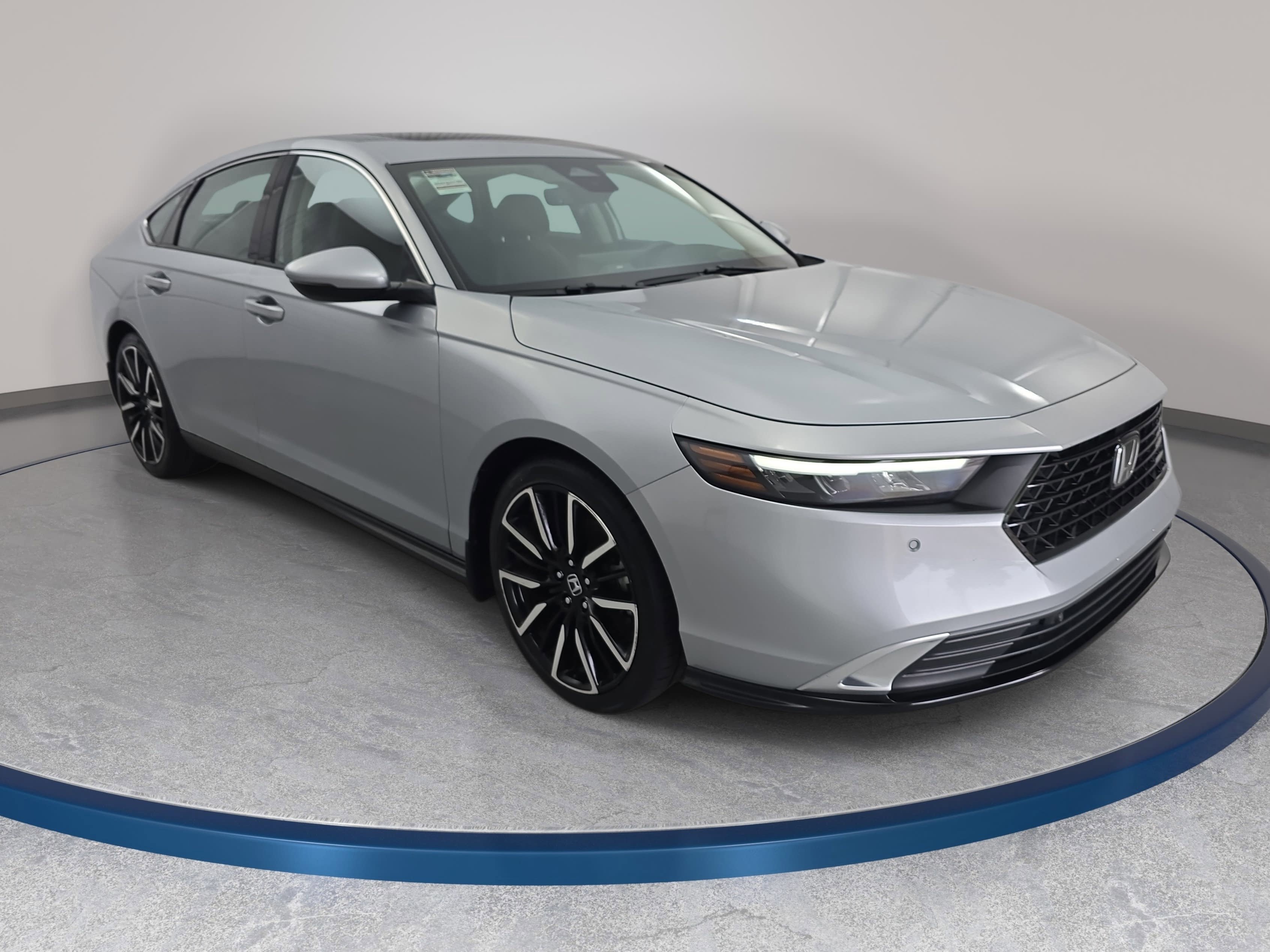 Used 2023 Honda Accord Touring image 3