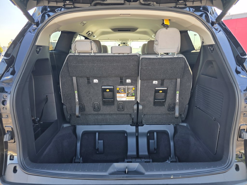 New 2026 Toyota Sienna LE AWD/4WD image 15