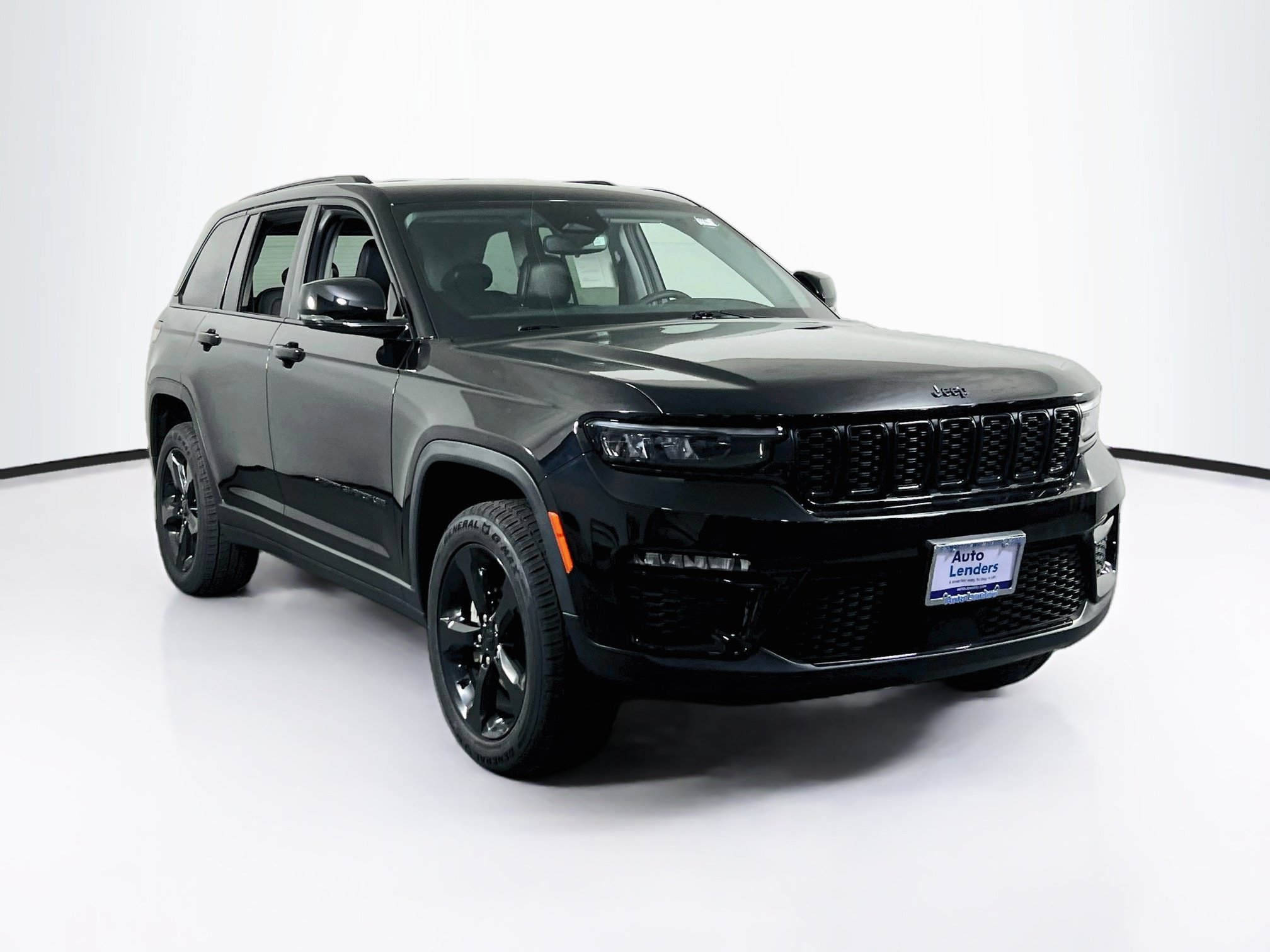 Used 2023 Jeep Grand Cherokee Limited w/ Black Appearance Package AWD/4WD image 3