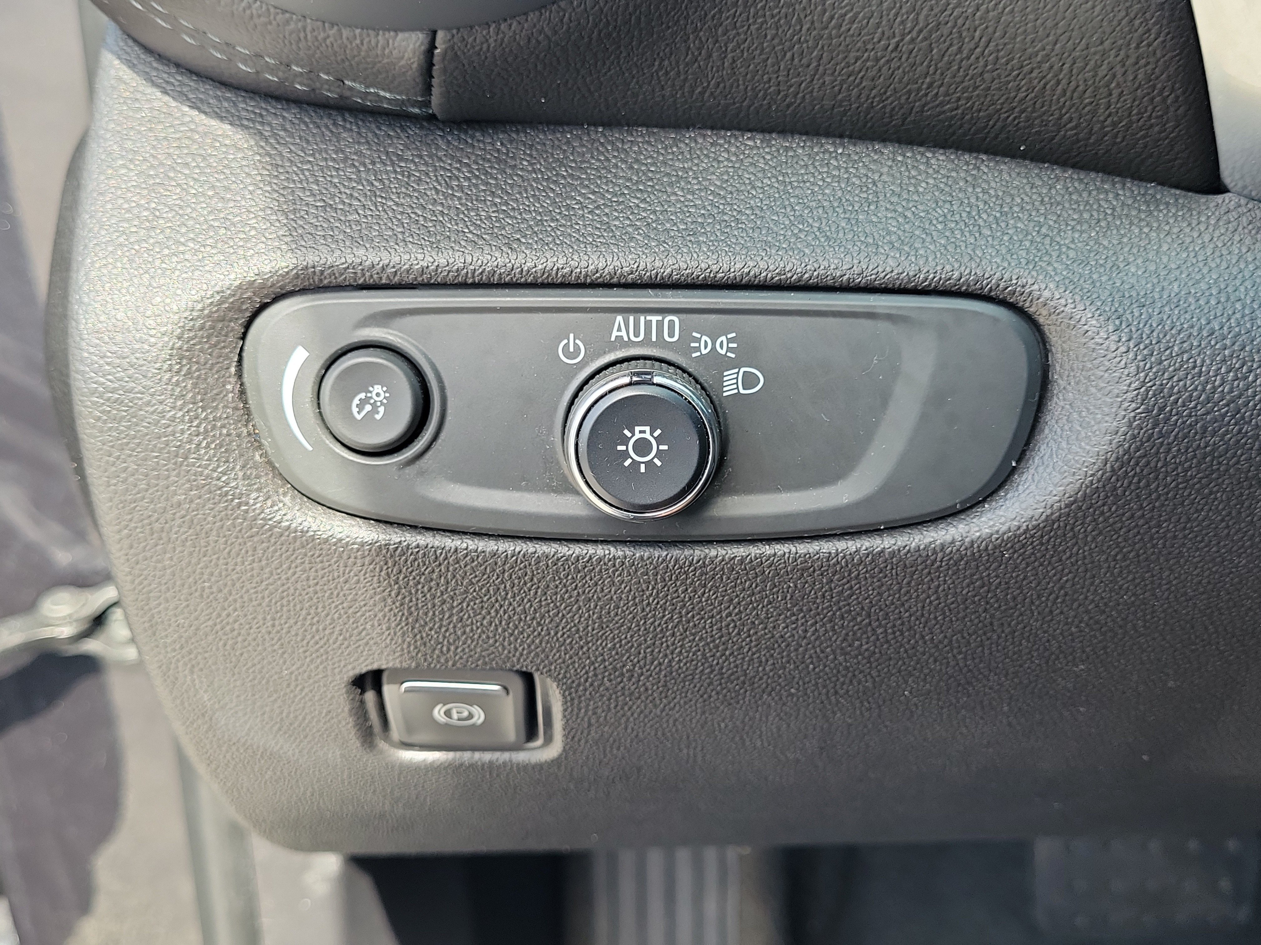Used 2022 Chevrolet Blazer LT FWD image 24