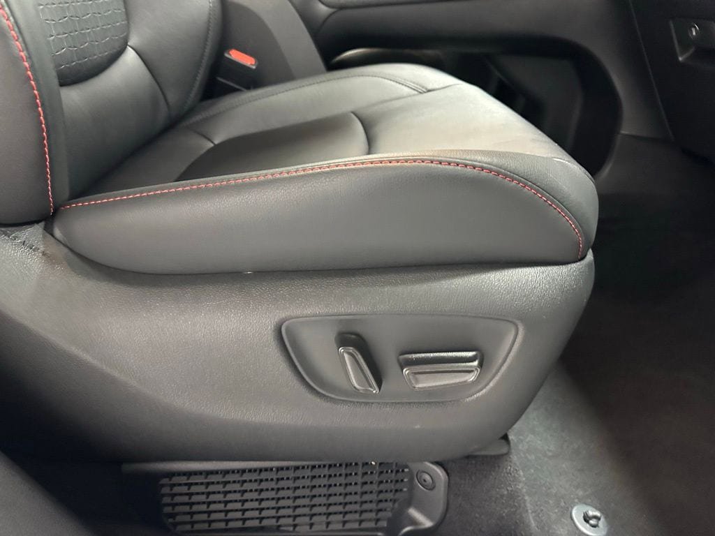 Used 2025 Toyota Sienna XSE FWD image 63
