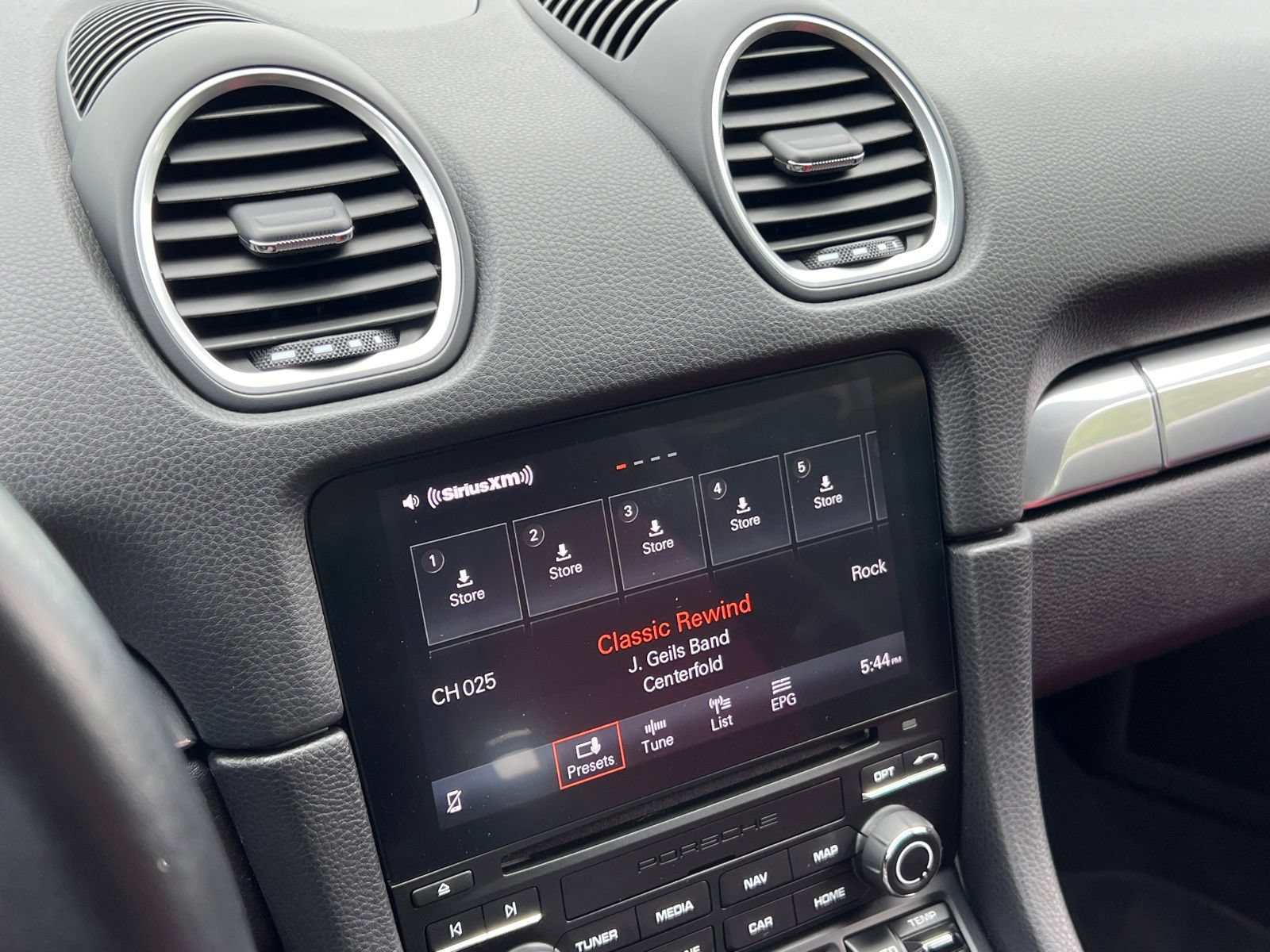Certified 2021 Porsche 718 Cayman S RWD image 24