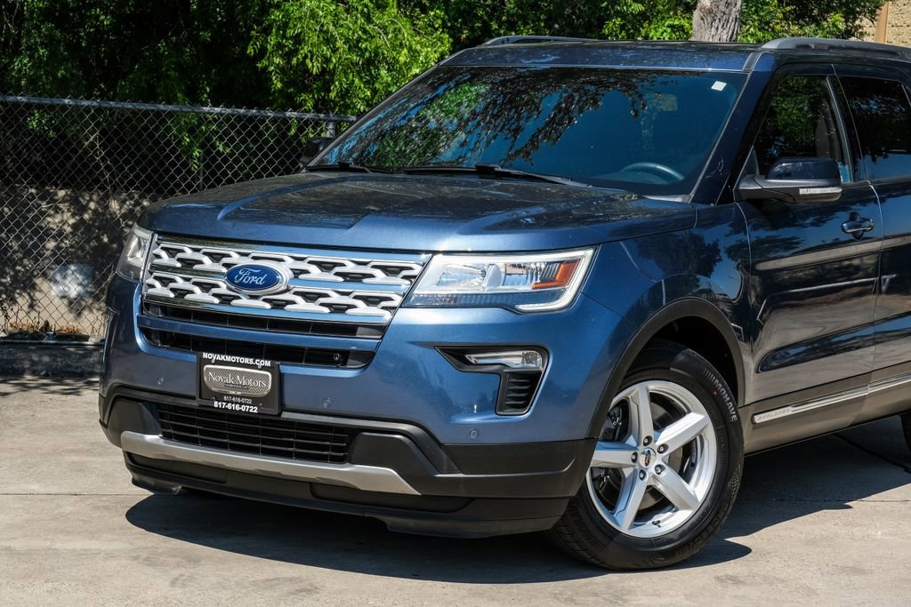 Used 2018 Ford Explorer XLT w/ Equipment Group 202A FWD image 12