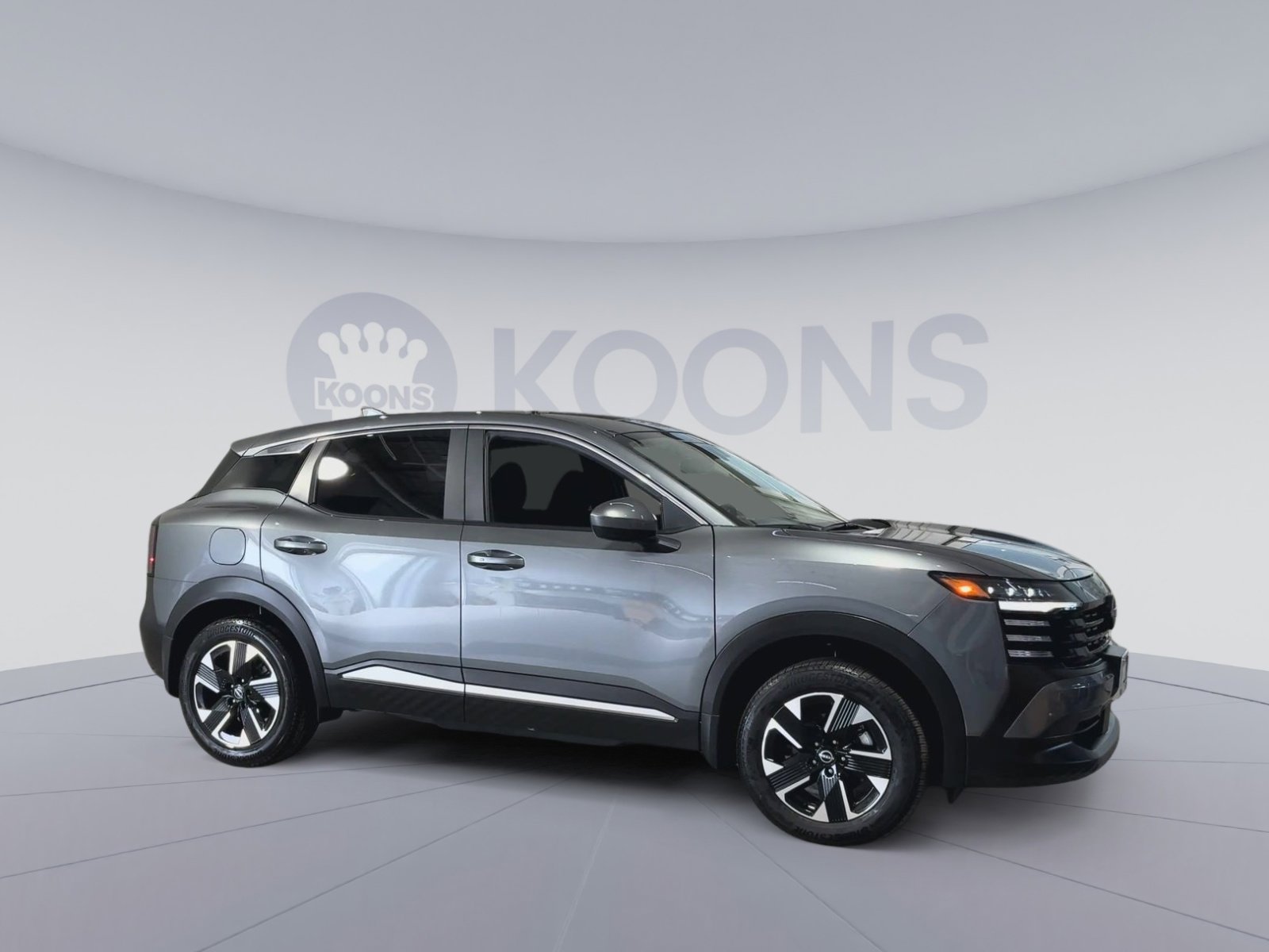 Used 2025 Nissan Kicks SV image 2