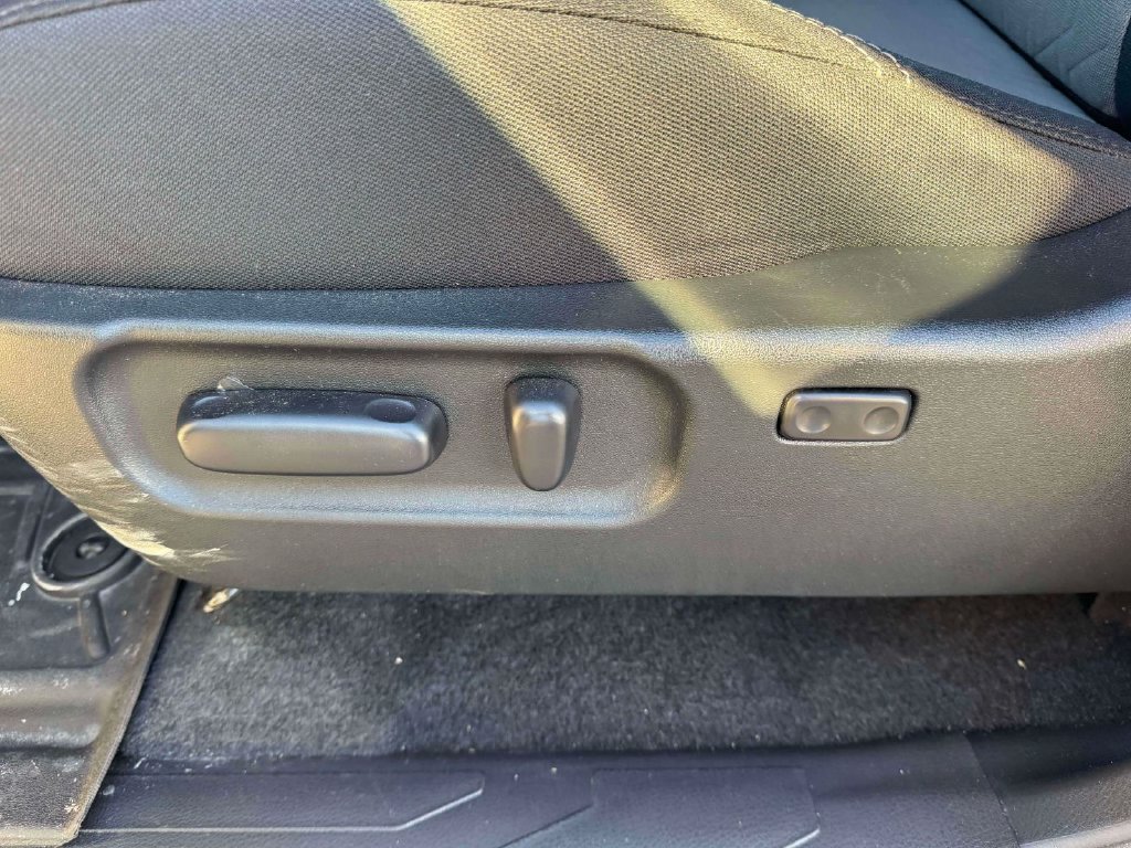 Used 2022 Toyota Tacoma TRD Off-Road AWD/4WD image 15