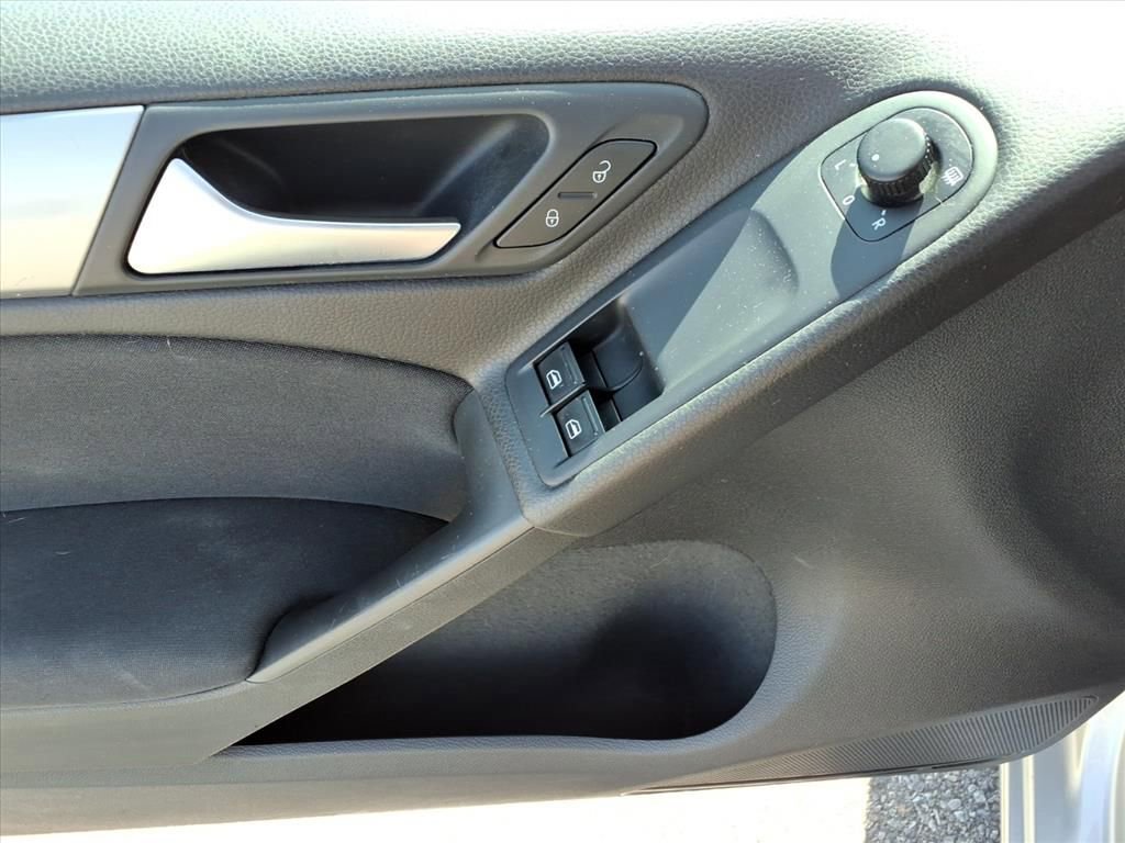 Used 2013 Volkswagen Golf 2-Door image 16