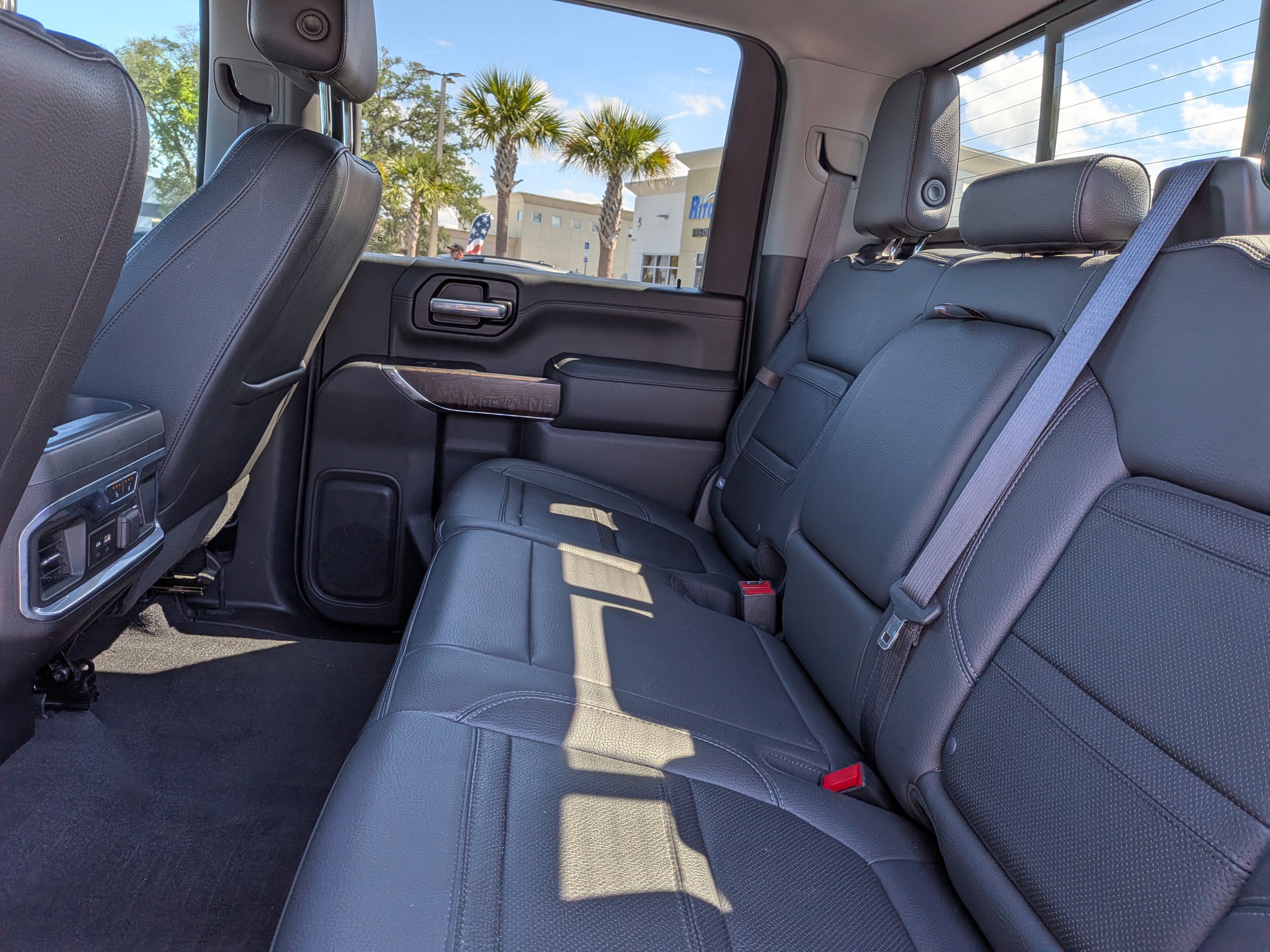 Certified 2020 GMC Sierra 2500 Denali w/ Denali Ultimate Package AWD/4WD image 17