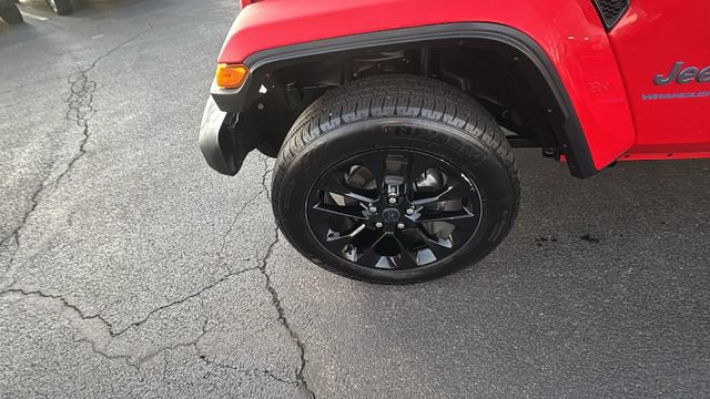 Used 2025 Jeep Wrangler Unlimited Sahara w/ Safety Group AWD/4WD image 37