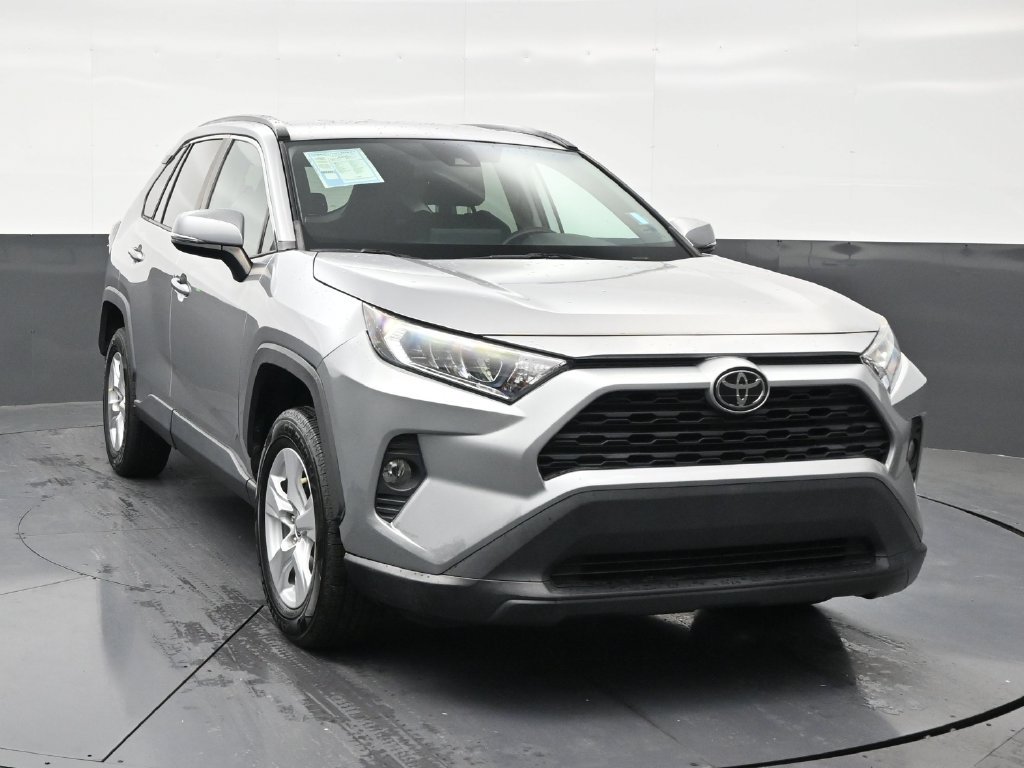 Used 2021 Toyota RAV4 XLE w/ Convenience Package FWD image 7