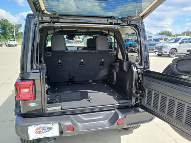New 2025 Jeep Wrangler Unlimited Sahara w/ Technology Group AWD/4WD image 20