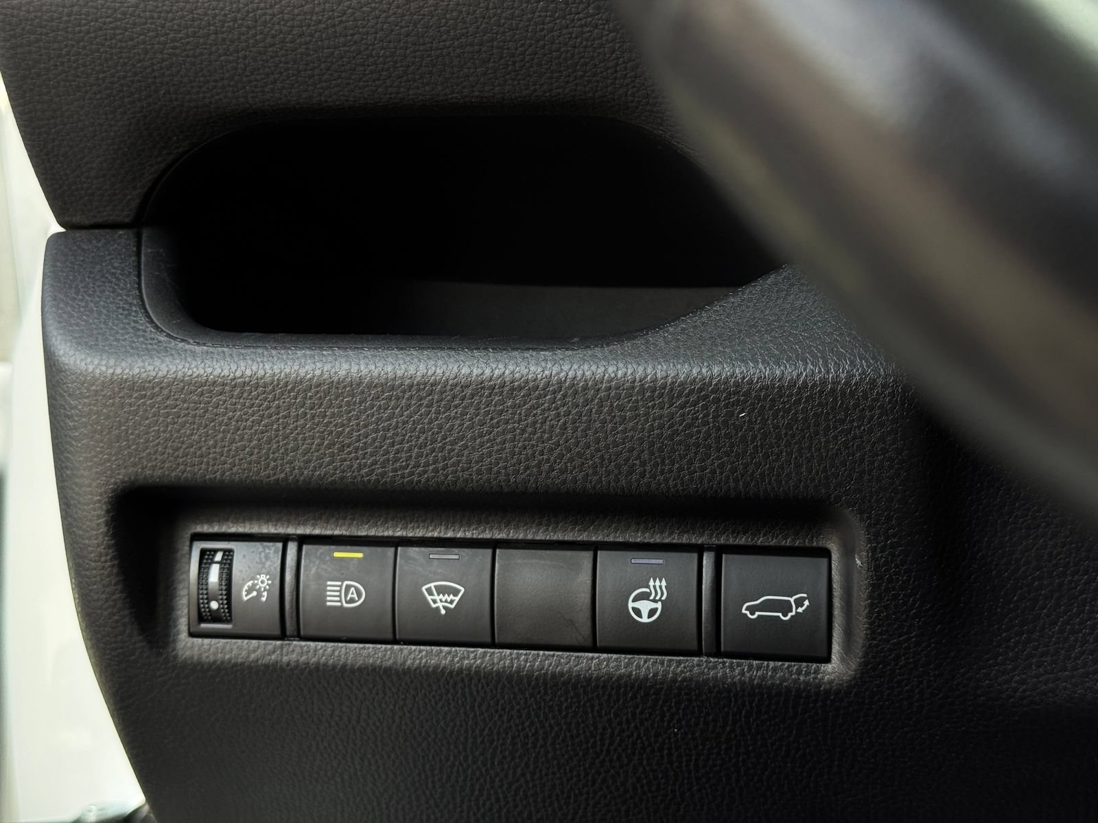 Used 2022 Toyota RAV4 XLE Premium AWD/4WD image 15