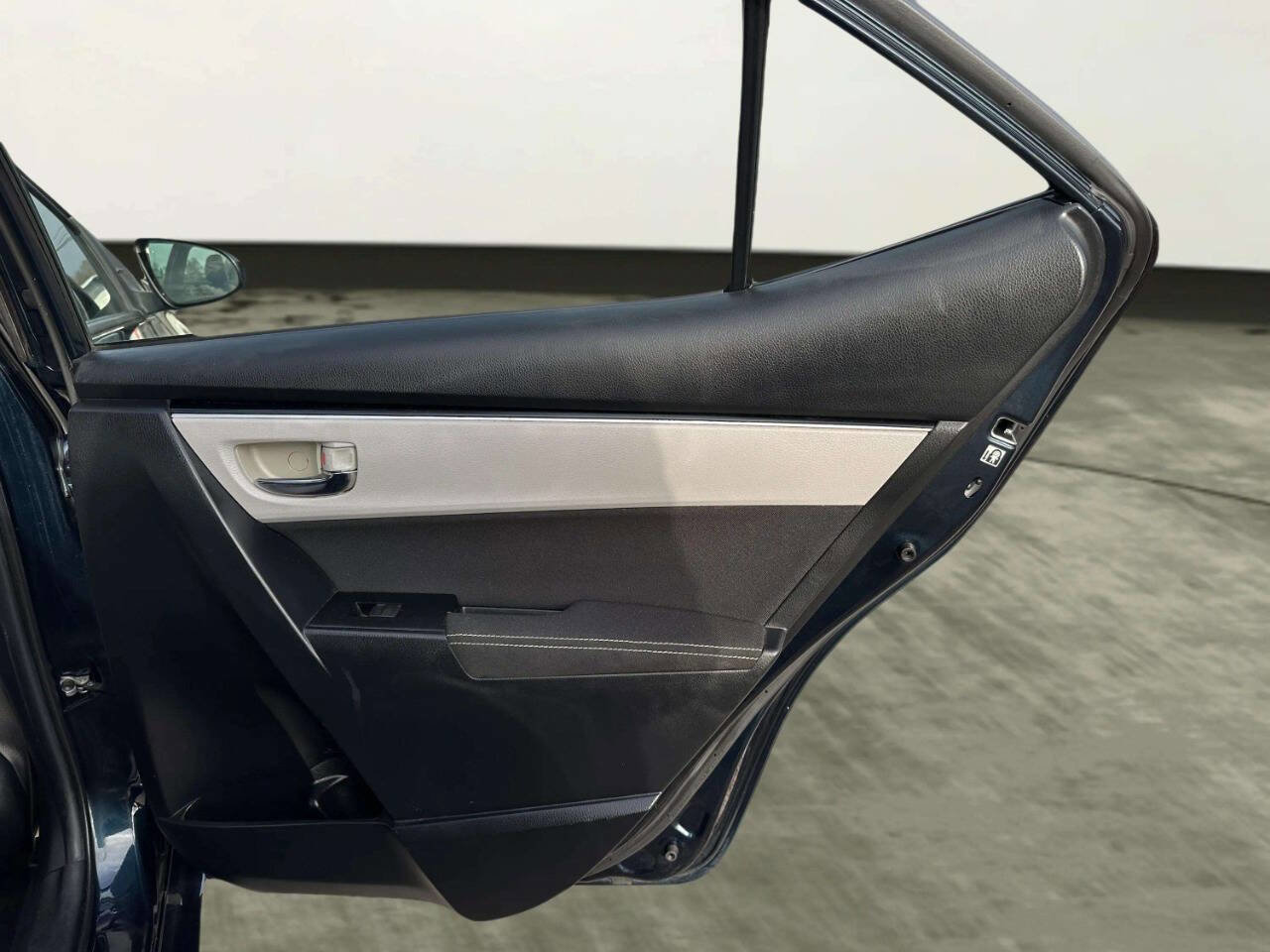 Used 2019 Toyota Corolla LE image 16