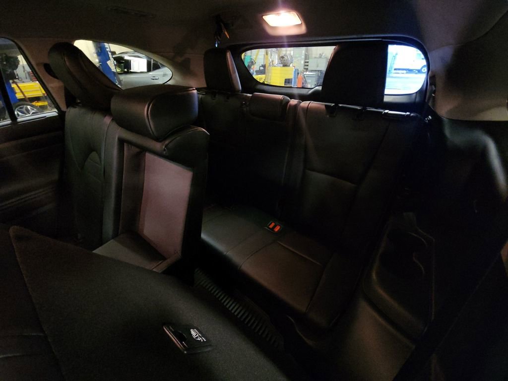 Used 2023 Toyota Highlander XLE AWD/4WD image 36
