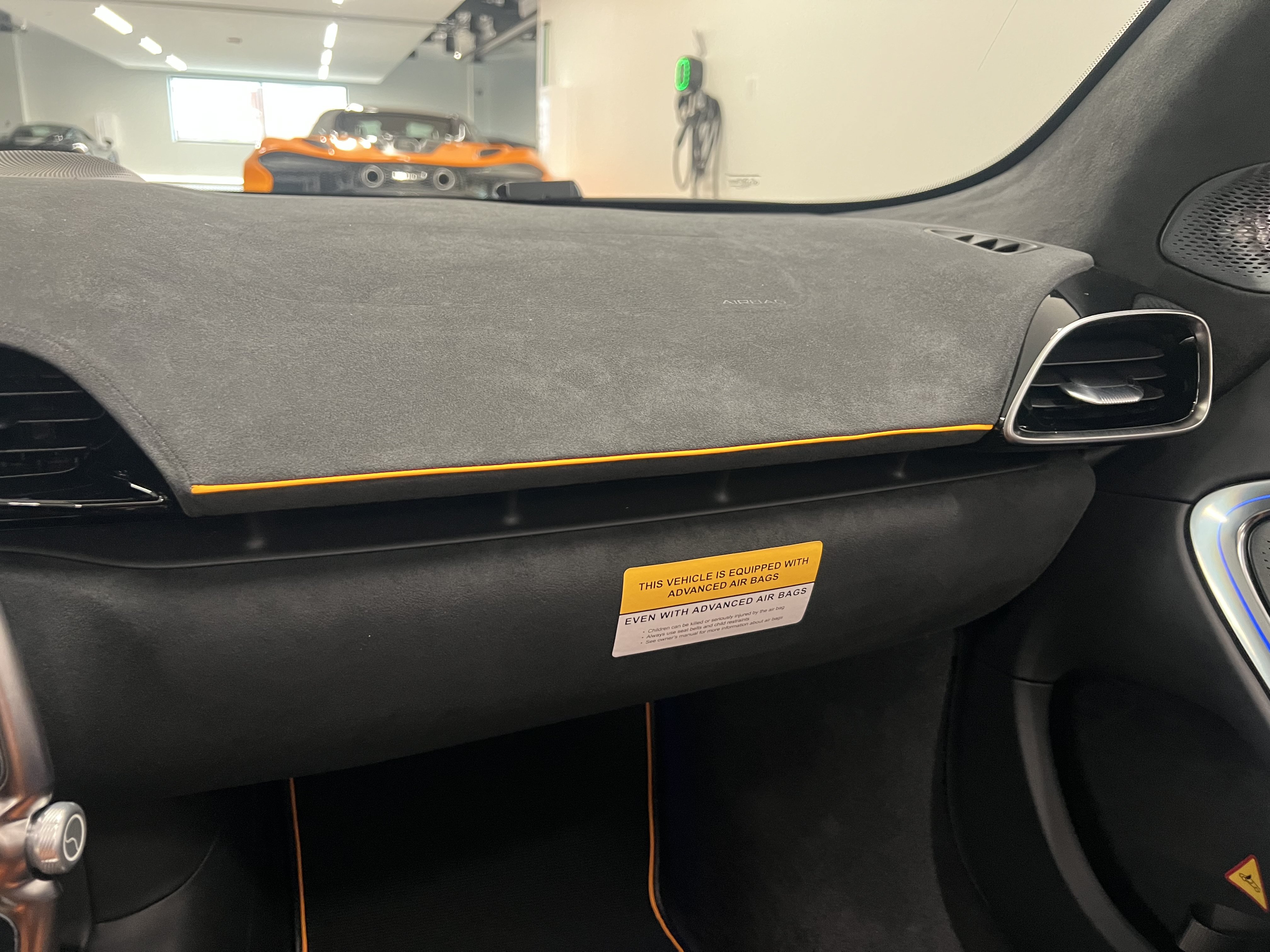 Used 2027 McLaren Artura Spider RWD image 29
