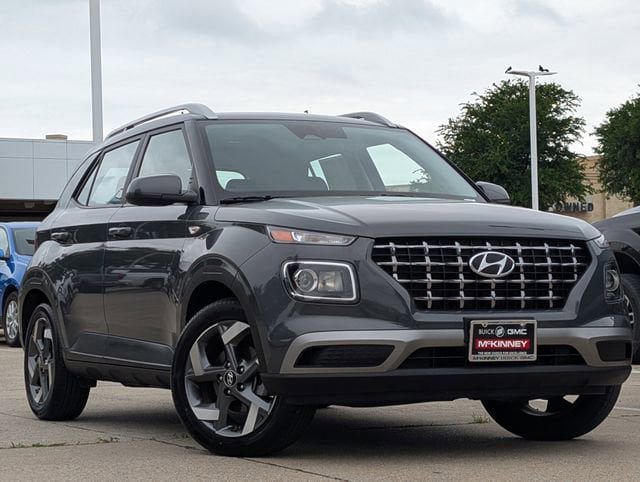 Used 2025 Hyundai Venue SEL FWD image 2