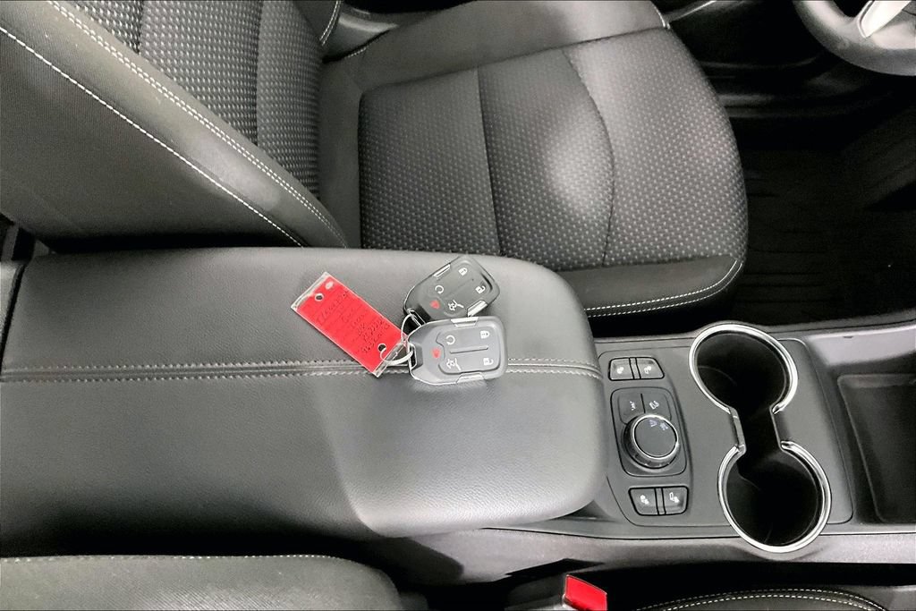 Used 2024 GMC Terrain SLE w/ Driver Convenience Package FWD image 32