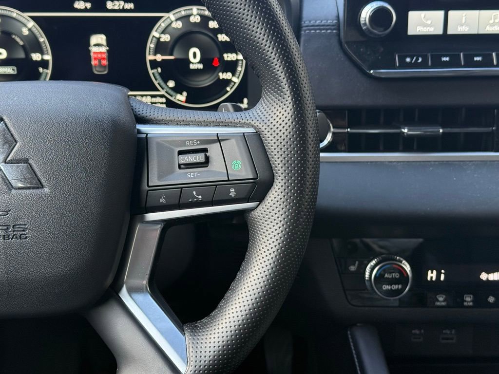 Used 2025 Mitsubishi Outlander SE AWD/4WD image 11