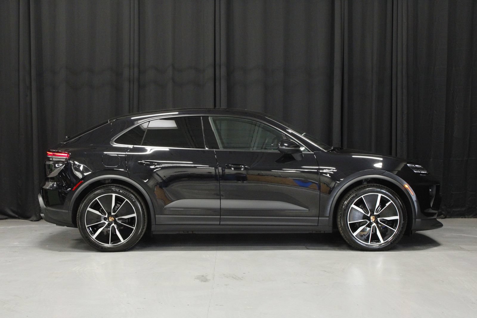 New 2026 Porsche Macan 4 Electric AWD/4WD image 6