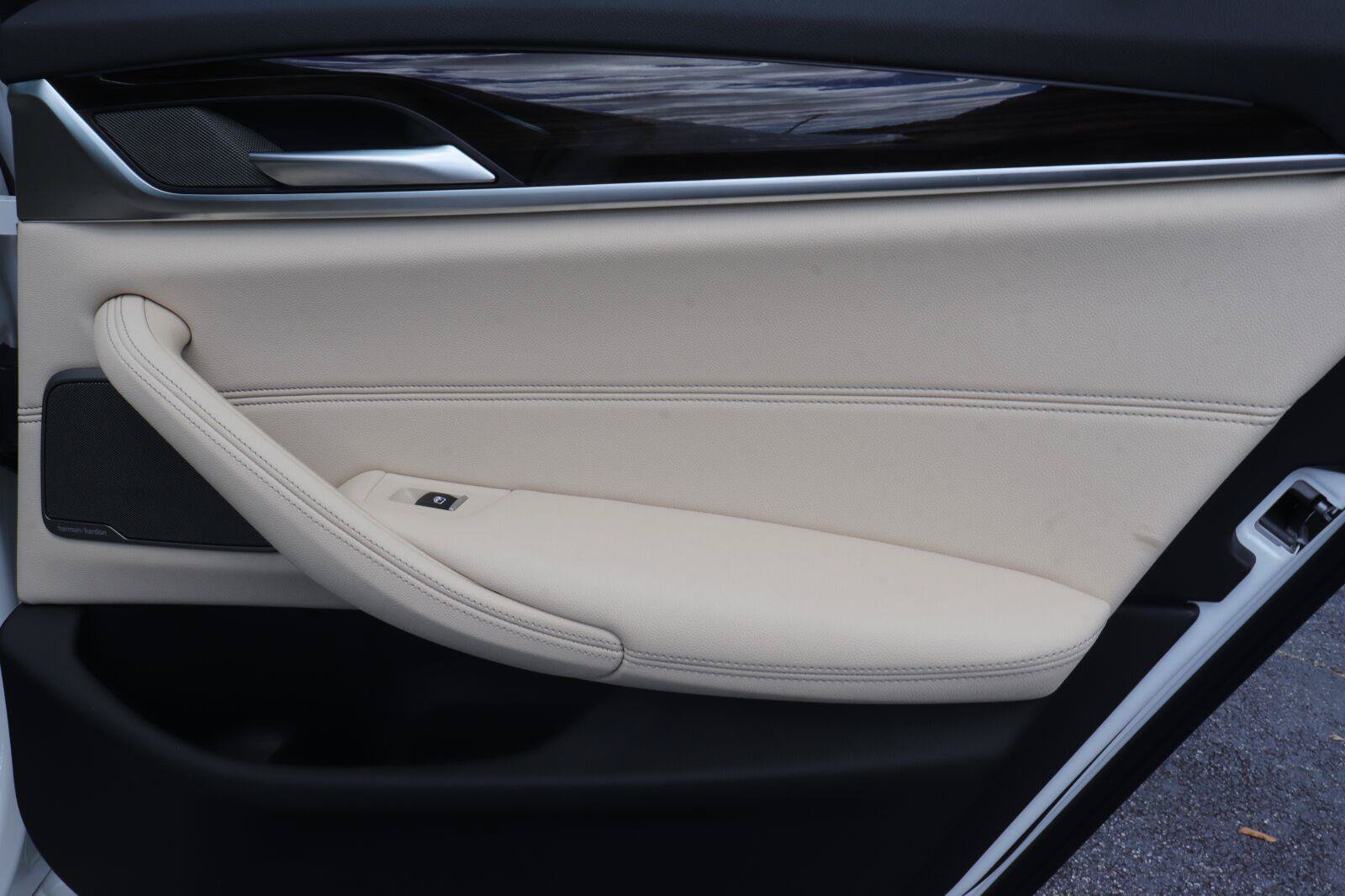 Used 2023 BMW 540i w/ Premium Package RWD image 17