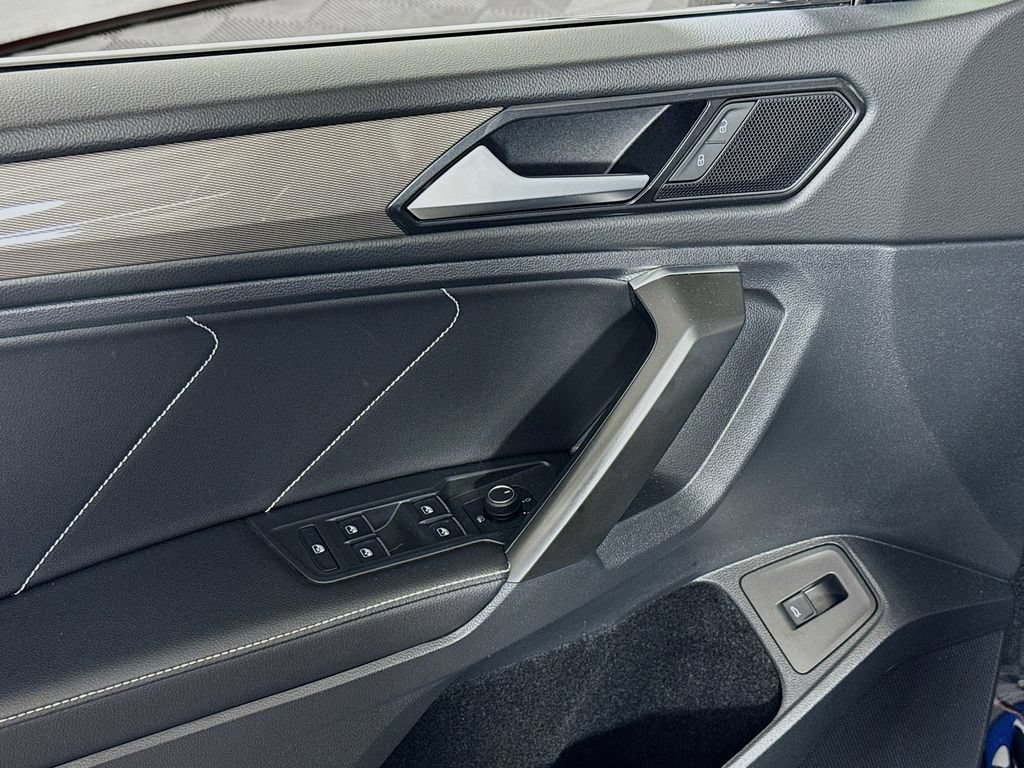 Used 2022 Volkswagen Tiguan SE AWD/4WD image 17
