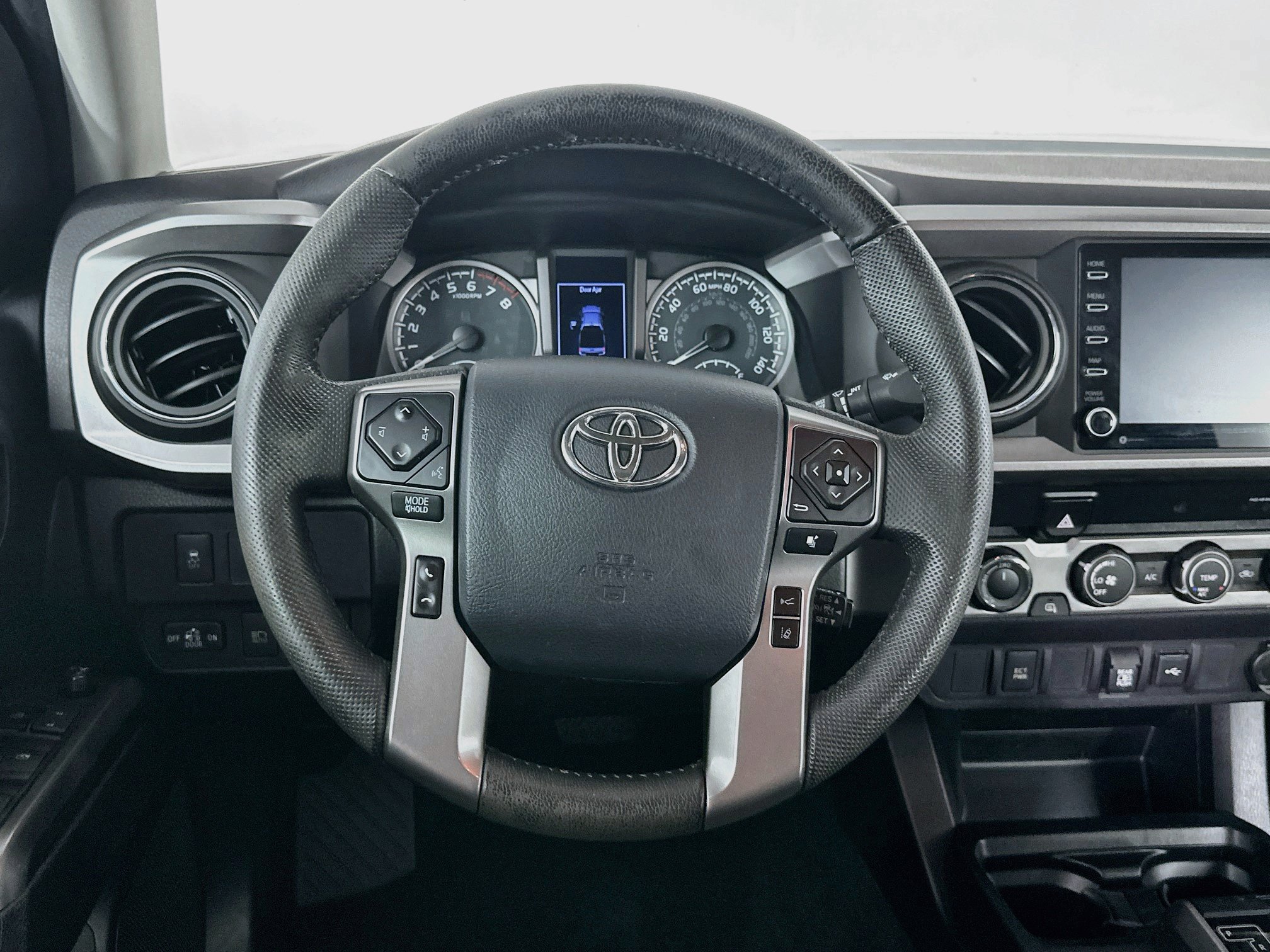 Used 2020 Toyota Tacoma SR5 AWD/4WD image 17