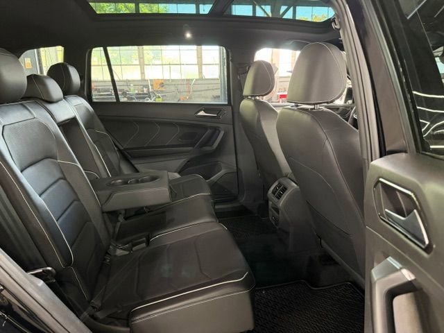 Used 2023 Volkswagen Tiguan SEL R-Line AWD/4WD image 9
