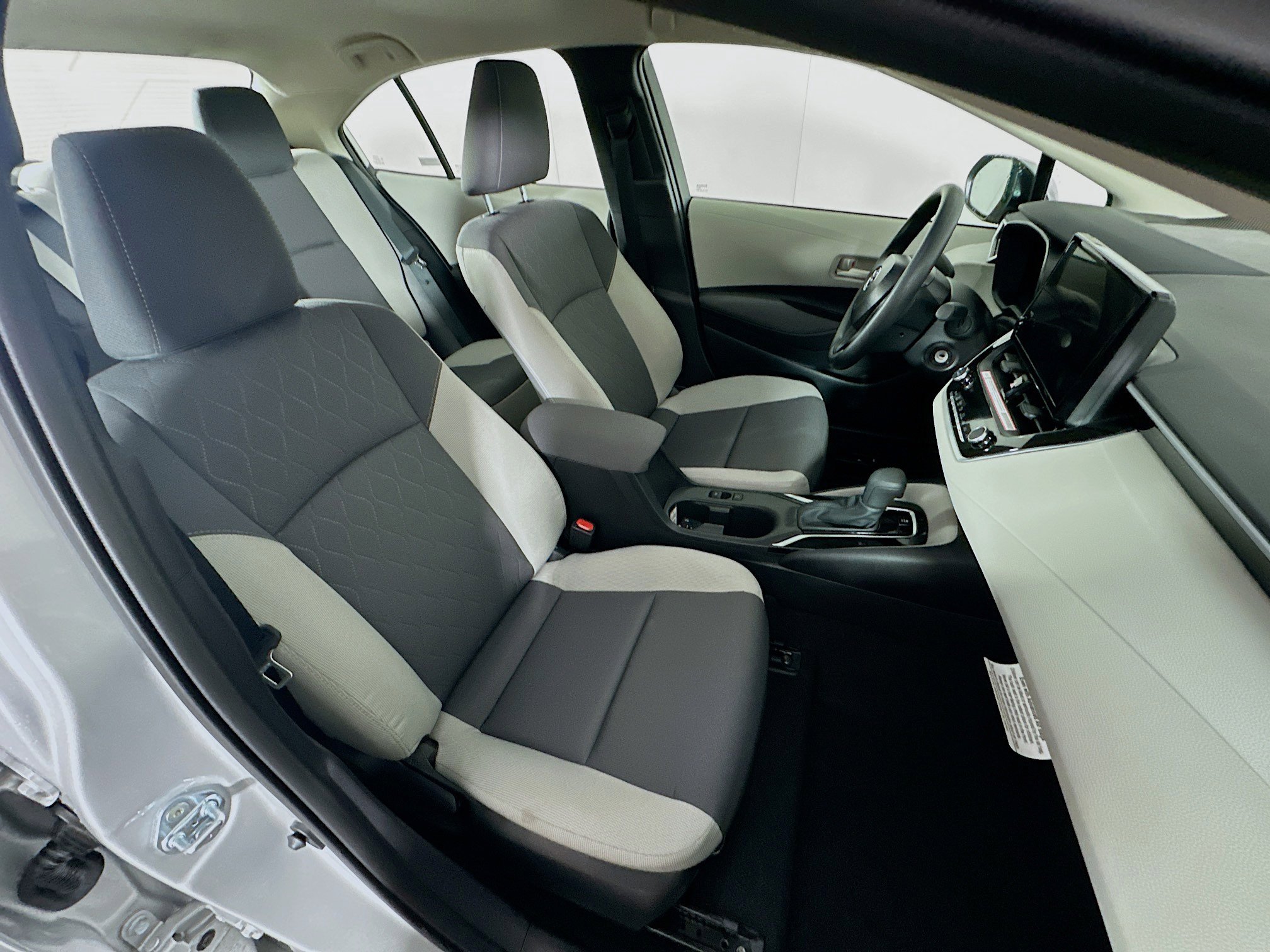 Used 2026 Toyota Corolla LE image 30